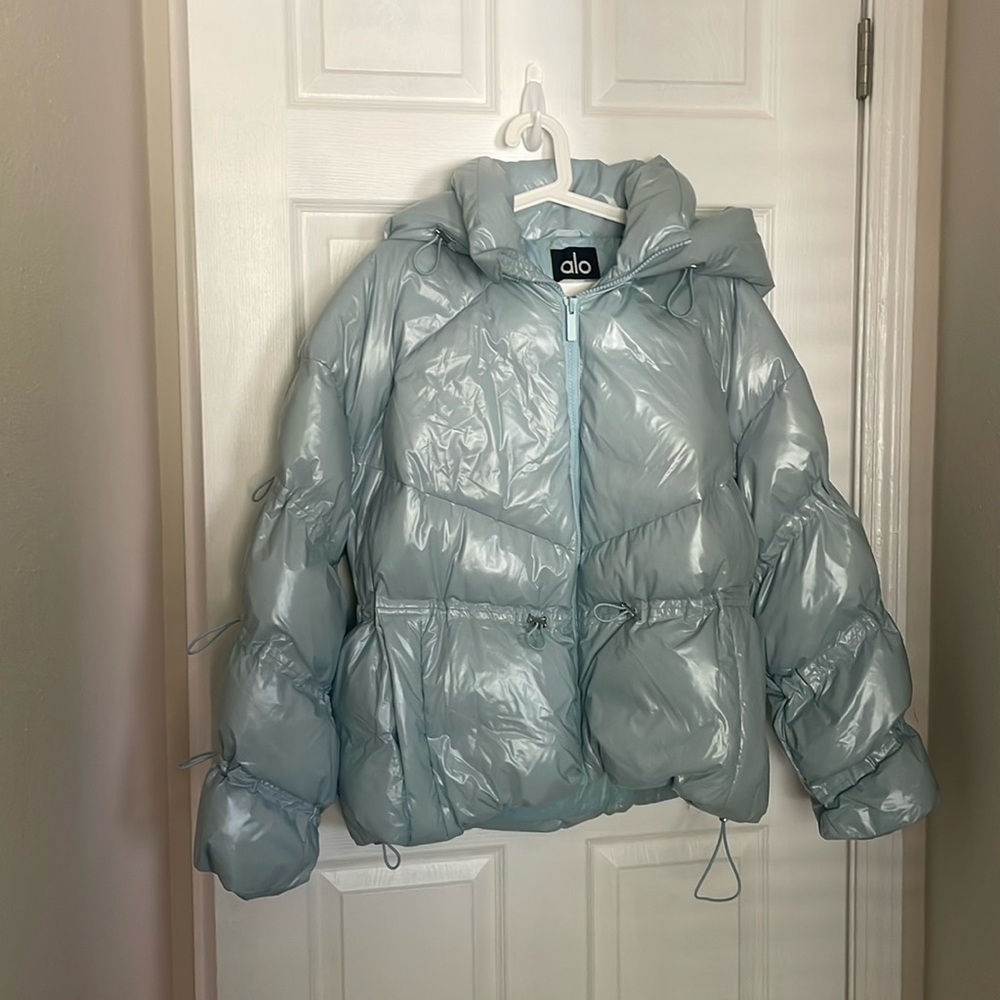 ALO puffer chalk blue